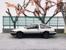 Load image into Gallery viewer, HJ 1:64 JDM White AE86 Trueno Engine Initial D Model Diecast Metal Car New
