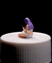 Load image into Gallery viewer, 1:64 Painted Figure Model Miniature Resin Diorama Sand Purple Hair Girl Pillow
