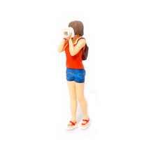 Load image into Gallery viewer, 1:64 Painted Figure Mini Model Miniature Resin Diorama Motocycle Couple Lovers
