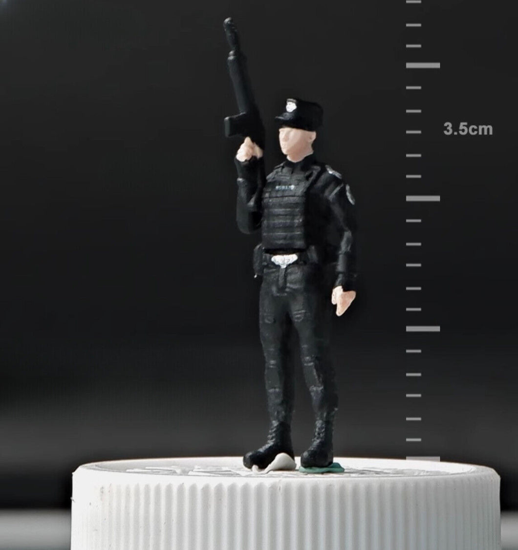 1:64 Painted Figure Mini Model Miniature Resin Diorama Sand SWAT Policeman Toy