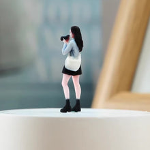 Load image into Gallery viewer, 1:24 Painted Figure Model Miniature Resin Diorama  Sand Camera Girl Lady
