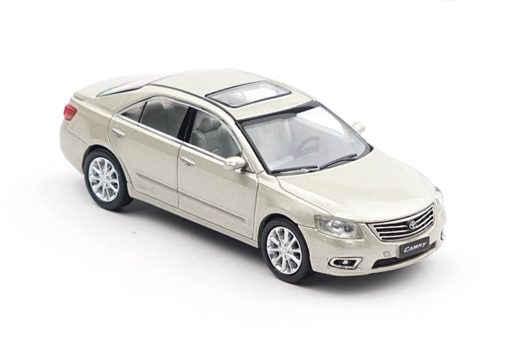 XCARTOYS 1:64 Gold 6 Gen Camry XV40 Sedan Prestige Model Diecast Metal Car New Collection