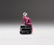 Load image into Gallery viewer, 1:64 Painted Unpainted Figure Model Miniature Resin Diorama Girl Sitting On Box New
