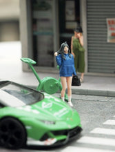 Load image into Gallery viewer, 1:64 Painted Figure Mini Model Miniature Resin Diorama Sand Girl In Blue Hoodies New
