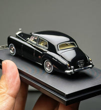 Load image into Gallery viewer, GFCC 1:64 Black 1955 Silver Cloud I Classic Vintage Model Diecast Metal Car
