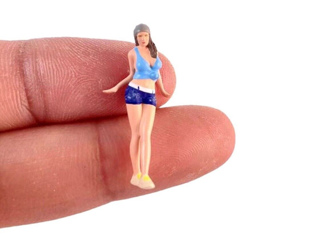 1:64 Painted Figure Model Miniature Resin Diorama Sand Sexy Lady Bearded Man