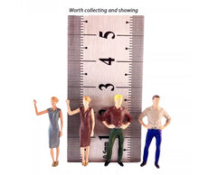 Load image into Gallery viewer, 1:64 Painted Figure Mini Model Miniature Resin Diorama Sand Couple Man Lady Toy New
