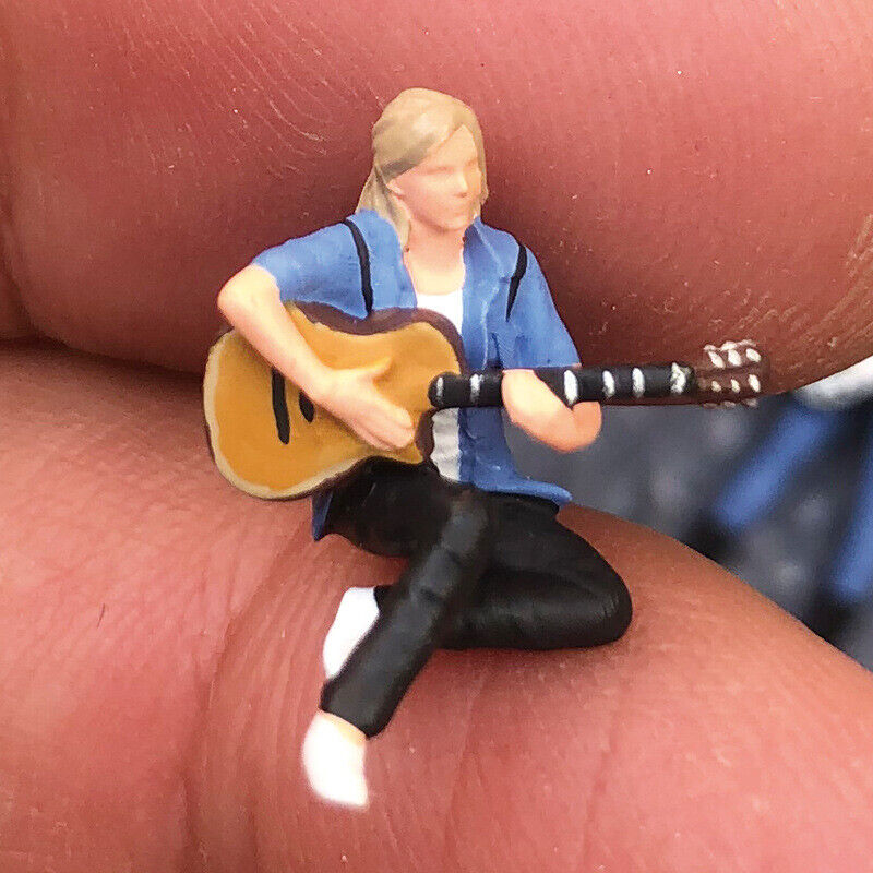 1:64 Painted Figure Mini Model Miniature Resin Diorama Guitar Singing Girl Blue
