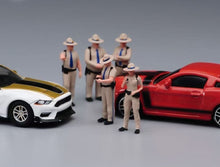 Load image into Gallery viewer, 1:64 Painted Figure Model Miniature Resin Diorama Sand American Patrol Policeman
