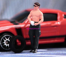 Load image into Gallery viewer, 1:24 Painted Figure Model Miniature Resin Diorama Sand Gym Man Muscle Shades

