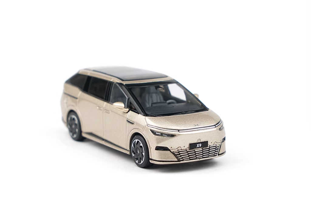 XCARTOYS 1:64 Gold Xpeng X9 EV MPV Van Sports Model Diecast Metal Car New Collection