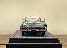 Load image into Gallery viewer, GOC 1:64 HEC Blue Continental X100 Luxury Limousine Model Diecast Metal Car
