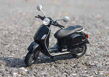 Load image into Gallery viewer, WELLY 1:18 2017 GTS 125CC Sports Classic Model Diecast Metal Motorcycle
