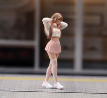 Load image into Gallery viewer, 1:24 Painted Figure Model Miniature Resin Diorama Sand  Headset Pinky Girl
