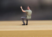 Load image into Gallery viewer, 1:64 Painted Figure Model Miniature Resin Diorama Sand sitting Posture Man cool
