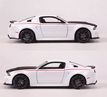 Load image into Gallery viewer, Maisto 1:24 White 2014 Mustang Street Racer Sports Model Diecast Metal Car New Collection
