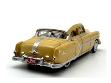 Load image into Gallery viewer, 1:87 Yellow 1954 Pontiac Chief Sedan Classic Sport Model Diecast Metal Car New Collection
