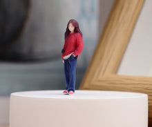 Load image into Gallery viewer, 1:64 Painted Figure Model Miniature Resin Diorama Lady in Red Casual Denim Woman
