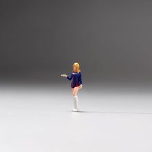 Load image into Gallery viewer, 1:64 Painted Unpainted Figure Model Miniature Resin Diorama Sand Hands Up Girl New
