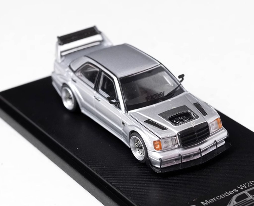 RM 1:64 Silver 190E W201 190E HWA Sports Sedan Model Diecast Metal Car New Collection
