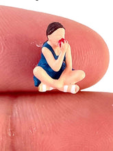 Load image into Gallery viewer, 1:64 Painted Figure Model Miniature Resin Diorama Little Girl Young Man Cat Sand
