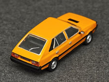 Load image into Gallery viewer, Perka 1:64 Yellow 1987 FSO POLONEZ MR'87 Classic Model Diecast Metal Car New Collection
