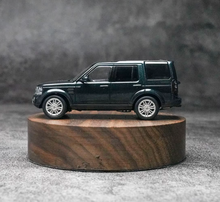 Load image into Gallery viewer, WHELART 1:64 2014 Green Discovery 4 ORV SUV Model Diecast Metal Car New Collection
