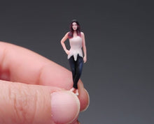 Load image into Gallery viewer, 1:64 Painted Figure Model Miniature Resin Diorama Sand Beauty White Top Lady
