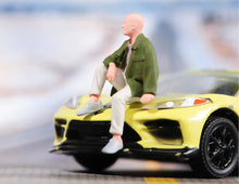 Load image into Gallery viewer, 1:24 Painted Figure Model Miniature Resin Diorama  Sand Casual Man Sitting
