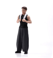 Load image into Gallery viewer, 1:24 Painted Figure Model Miniature Resin Diorama Mechanic Worker Man Towel Boy
