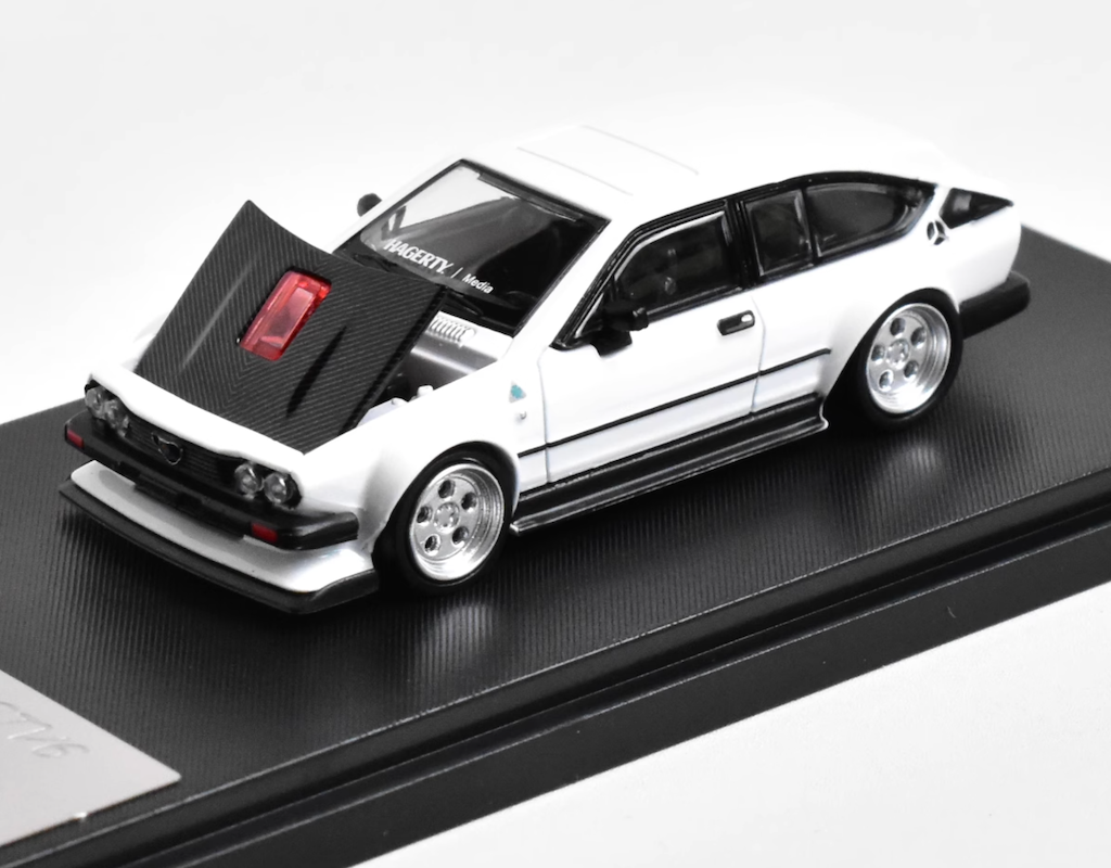 RM 1:64 White GTV6 Widebody Hatchback Sports Model Diecast Metal Car New Collection