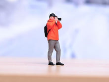 Load image into Gallery viewer, 1:64 Painted Figure Model Miniature Resin Diorama Sand Camera Man Photographer
