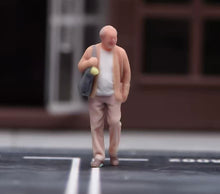 Load image into Gallery viewer, 1:64 Painted Figure Model Miniature Resin Diorama Toy Sand Aged Elderly Couple
