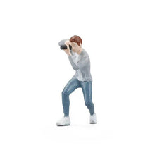 Load image into Gallery viewer, 1:64 Painted Figure Mini Model Miniature Resin Diorama Sand Street Camera Man
