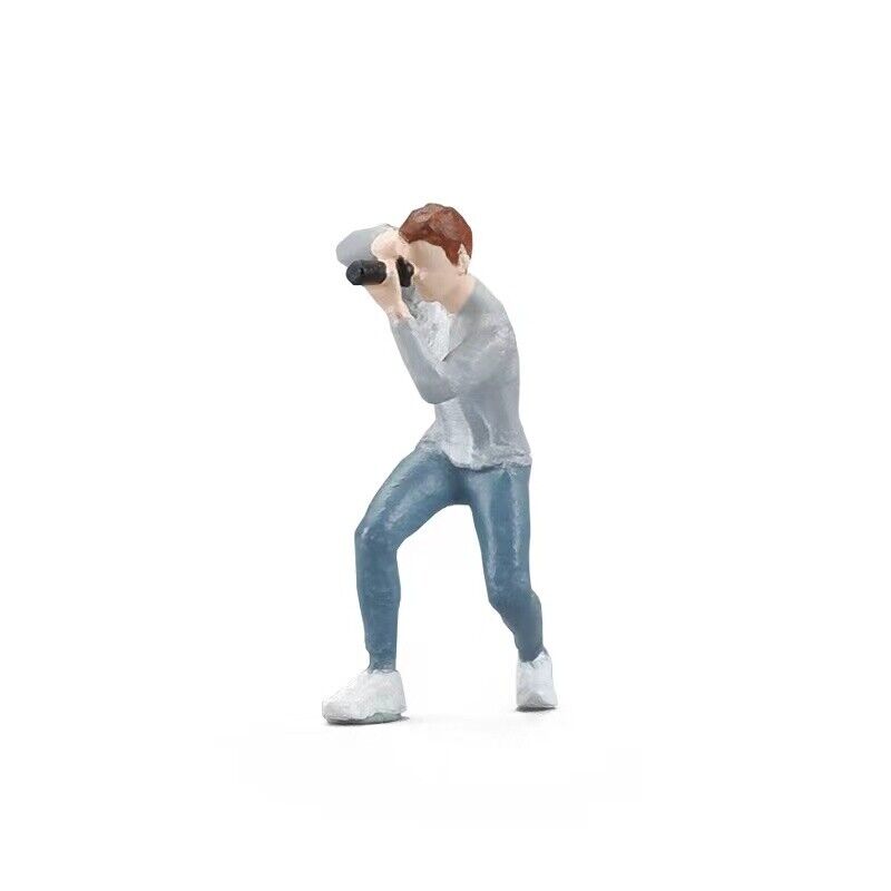 1:64 Painted Figure Mini Model Miniature Resin Diorama Sand Street Camera Man
