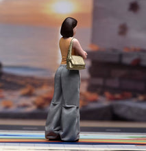 Load image into Gallery viewer, 1:24 Painted Figure Model Miniature Resin Diorama Cool Lady Short Hair Casual
