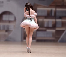 Load image into Gallery viewer, 1:24 Painted Figure Model Miniature Resin Diorama Blue Puff Skirt Pretty Girl
