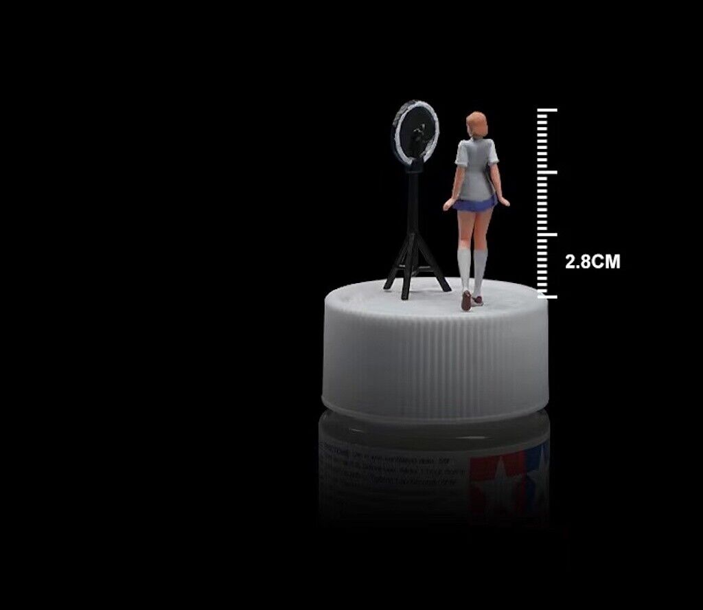 1:64 Painted Figure Mini Model Miniature Resin Diorama Live Broadcast Girl LED