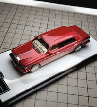 Load image into Gallery viewer, GFCC 1:64 HEC Red 1998 Silver Spur Park Ward Model Diecast Metal Car New Collection
