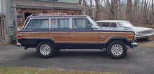 Load image into Gallery viewer, 1:64 596model Red Grand Wagoneer SUV ORV Sports Model Diecast Metal Car New Collection
