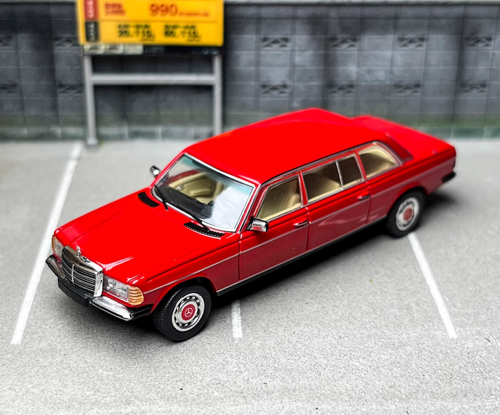 GOC 1:64 Red 230e v123 Luxury Classic Model Diecast Metal Car BN