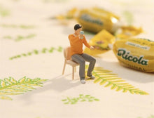 Load image into Gallery viewer, 1:64 Painted Figure Model Miniature Resin Diorama Sand Reunion Dinner Gathering
