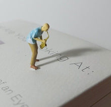 Load image into Gallery viewer, 1:64 Painted Figure Model Miniature Resin Diorama Sand Jazz Band Music Singer

