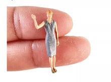 Load image into Gallery viewer, 1:64 Painted Figure Mini Model Miniature Resin Diorama Sand Couple Man Lady Toy New
