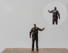 Load image into Gallery viewer, 1:64 Painted Figure Model Miniature Resin Diorama Sand Policeman Police Traffic
