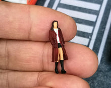 Load image into Gallery viewer, 1:64 Painted Figure Mini Model Miniature Resin Diorama Wind Coat Lady Man Couple
