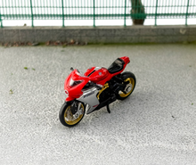 Load image into Gallery viewer, CM 1:64 Agusta Superveloce SV800 Figure Model Diecast Metal Motorcycle Bike
