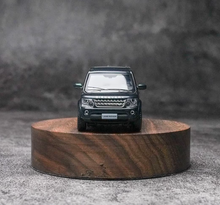 Load image into Gallery viewer, WHELART 1:64 2014 Green Discovery 4 ORV SUV Model Diecast Metal Car New Collection
