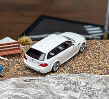 Load image into Gallery viewer, King 1:64 White M5 E61 Touring Wagon Sports Model Diecast Metal Car New Collection
