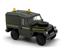 Load image into Gallery viewer, 1:76 Royal Air Force SUV Off Road Vintage Classic Model Diecast Metal Car
